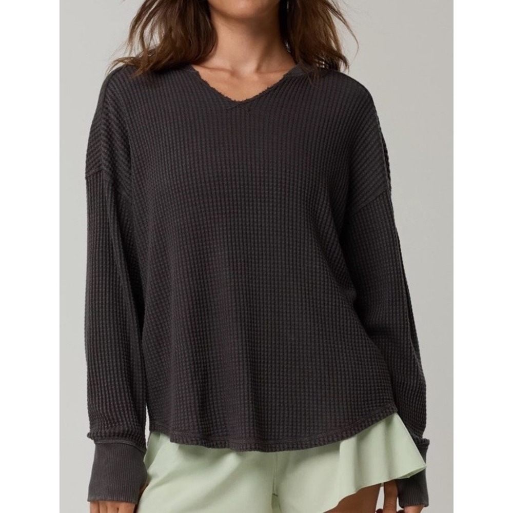 Offline by Aerie Wow! Waffle Notch Neck Top XS Gray Long Sleeve NWT